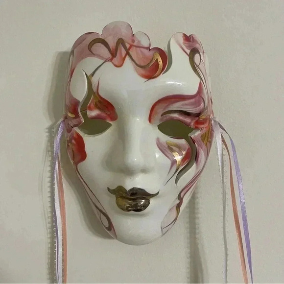 Beautiful Vintage Mardi Gras Ceramic Masks W/ 1 Signed New Orleans - Picture 2 of 9